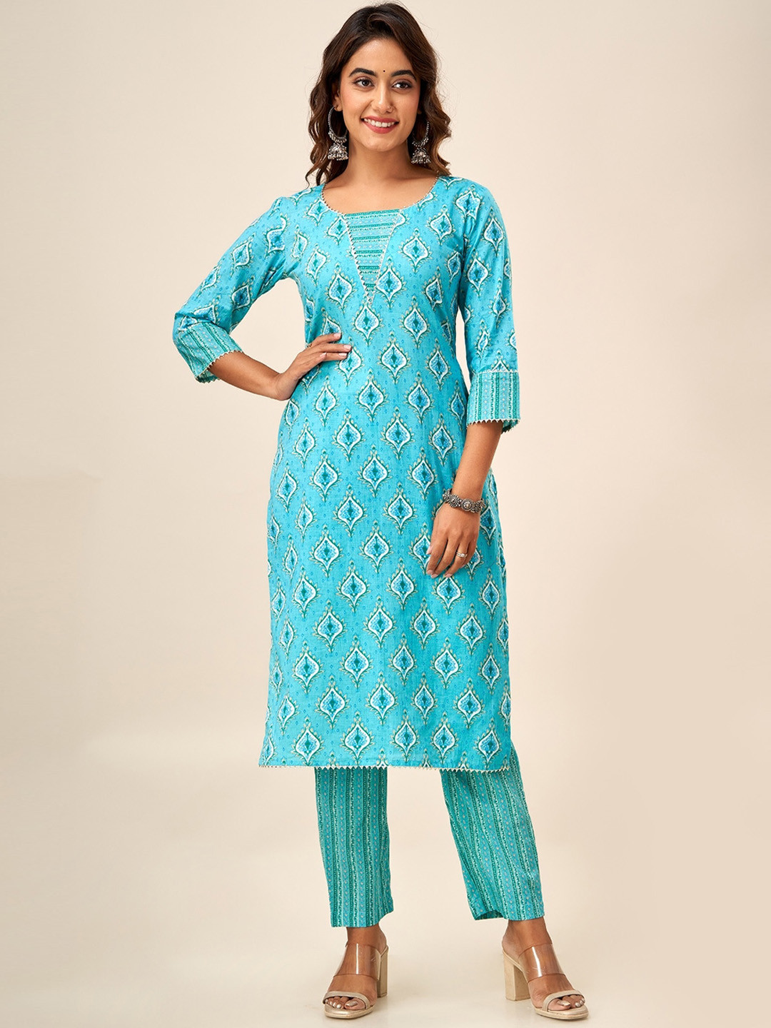 

SVARCHI Floral Printed Regular Gotta Patti Pure Cotton Kurta with Trousers, Green