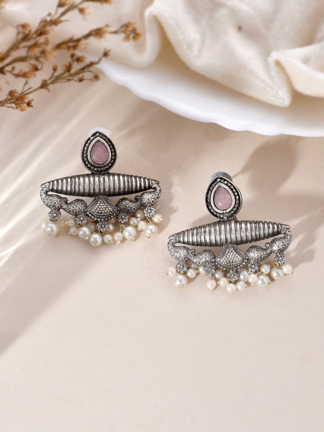 

DASTOOR Silver-Plated Contemporary Drop Earrings