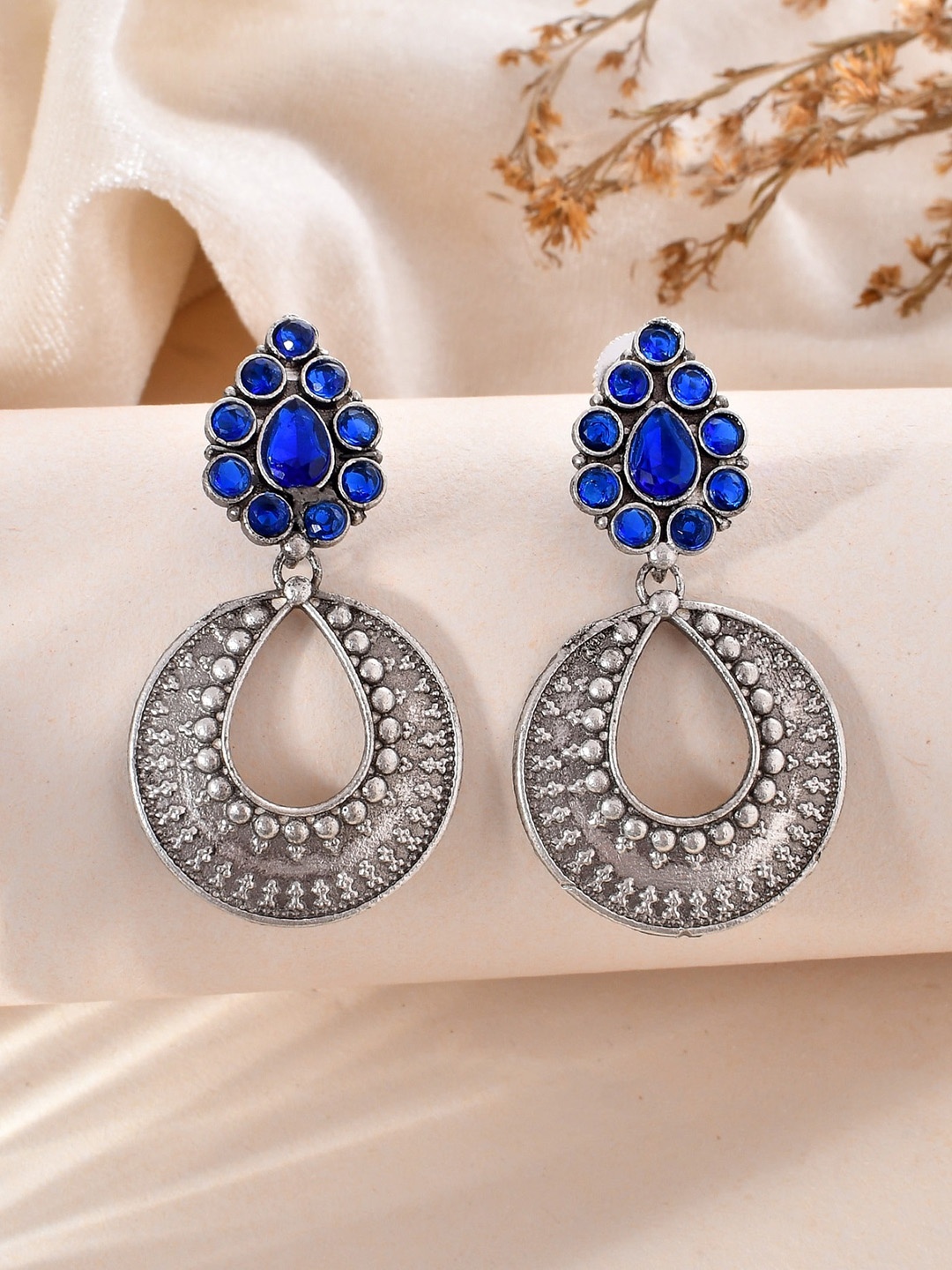 

DASTOOR Silver-Plated Contemporary Drop Earrings