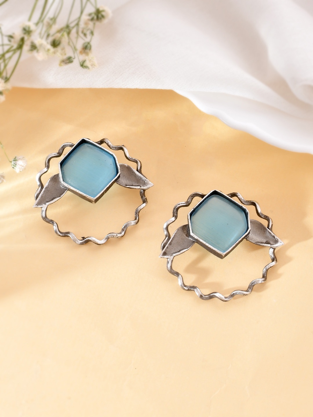 

DASTOOR Silver-Plated Contemporary Studs Earrings