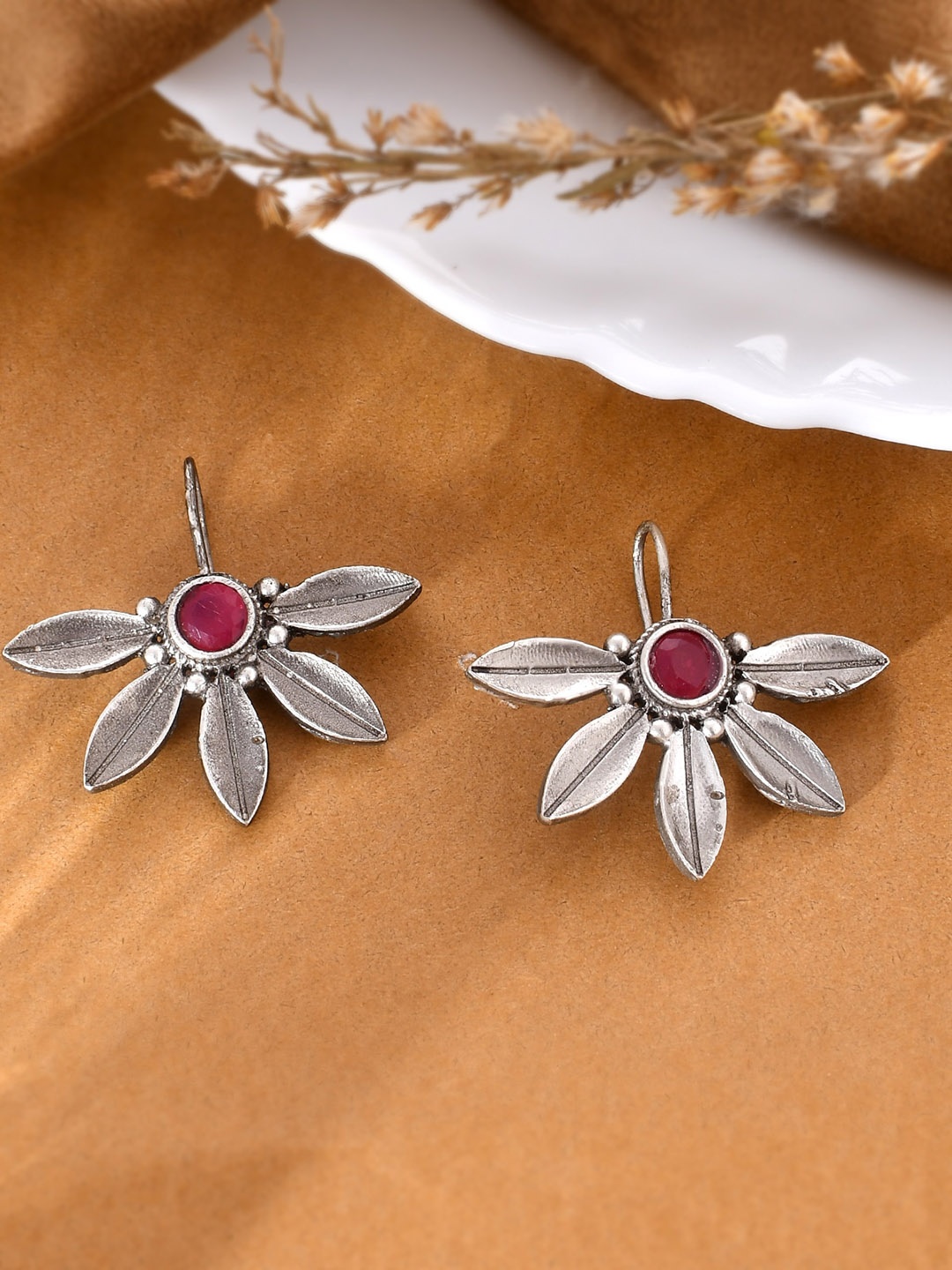 

DASTOOR Silver-Plated Contemporary Drop Earrings