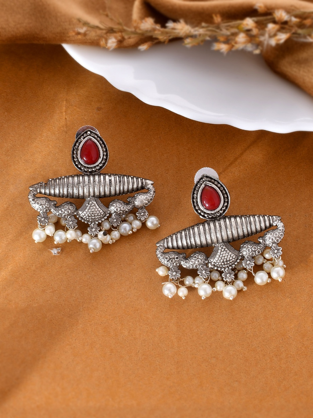 

DASTOOR Silver-Plated Contemporary Drop Earrings