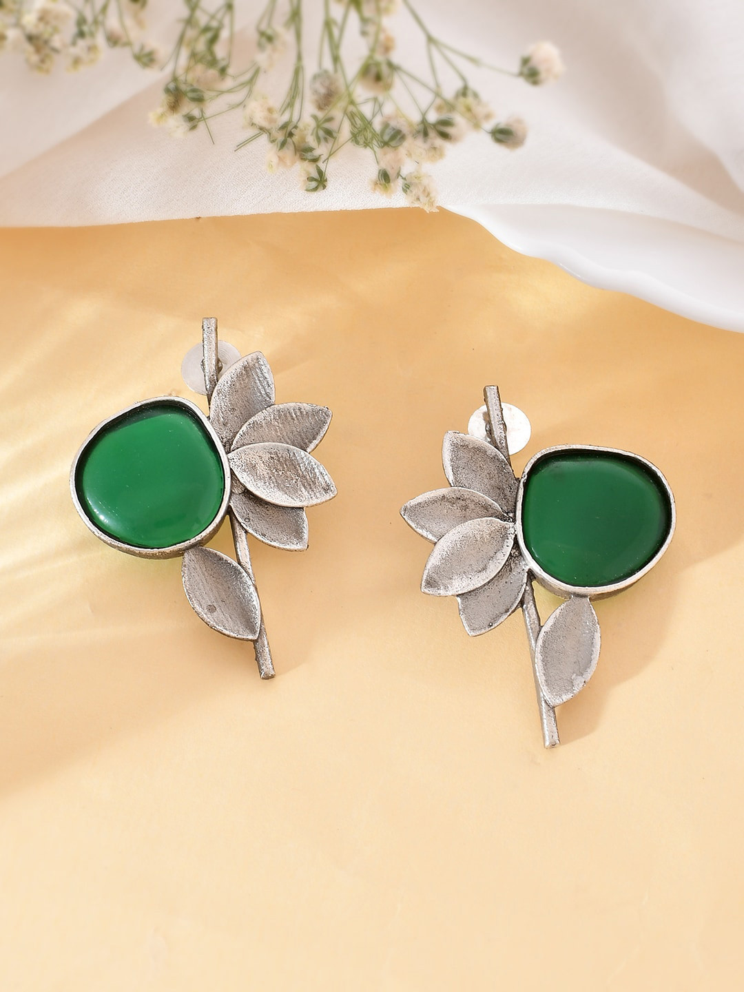

DASTOOR Silver-Plated Contemporary Oxidised Stud Earrings
