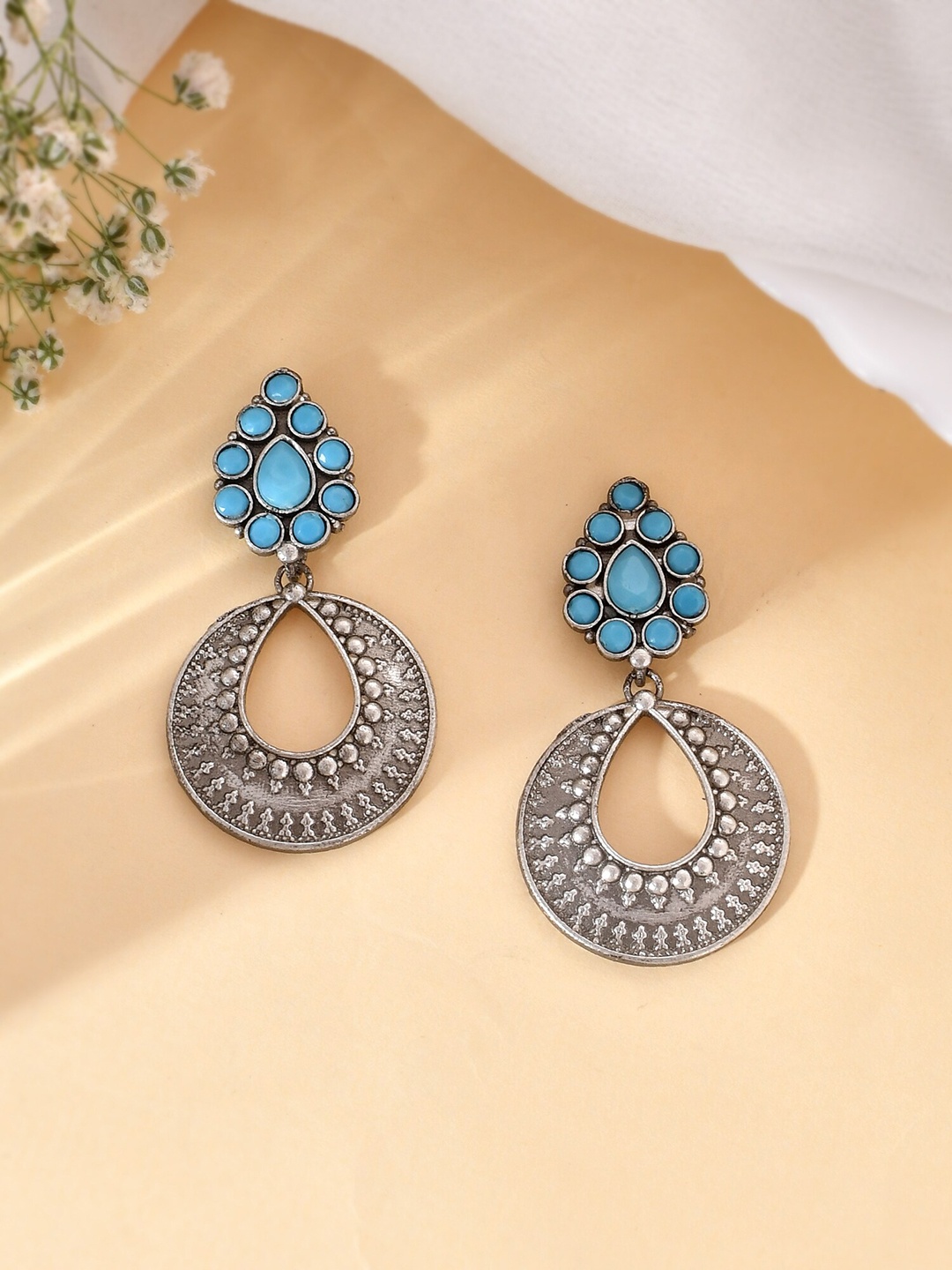 

DASTOOR Silver-Toned Contemporary Drop Earrings