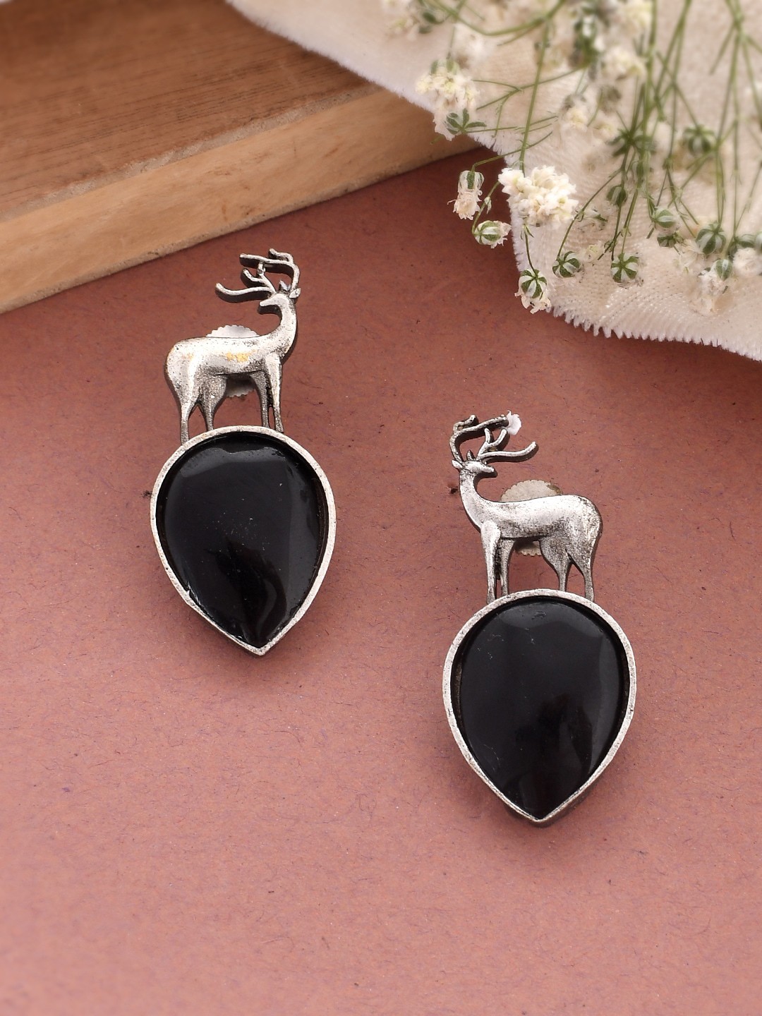 

DASTOOR Silver-Plated Contemporary Oxidised Studs Earrings