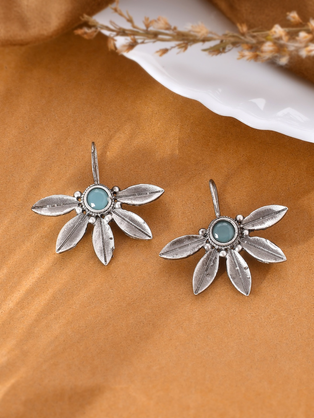 

DASTOOR Silver-Plated Floral Oxidised Studs Earrings