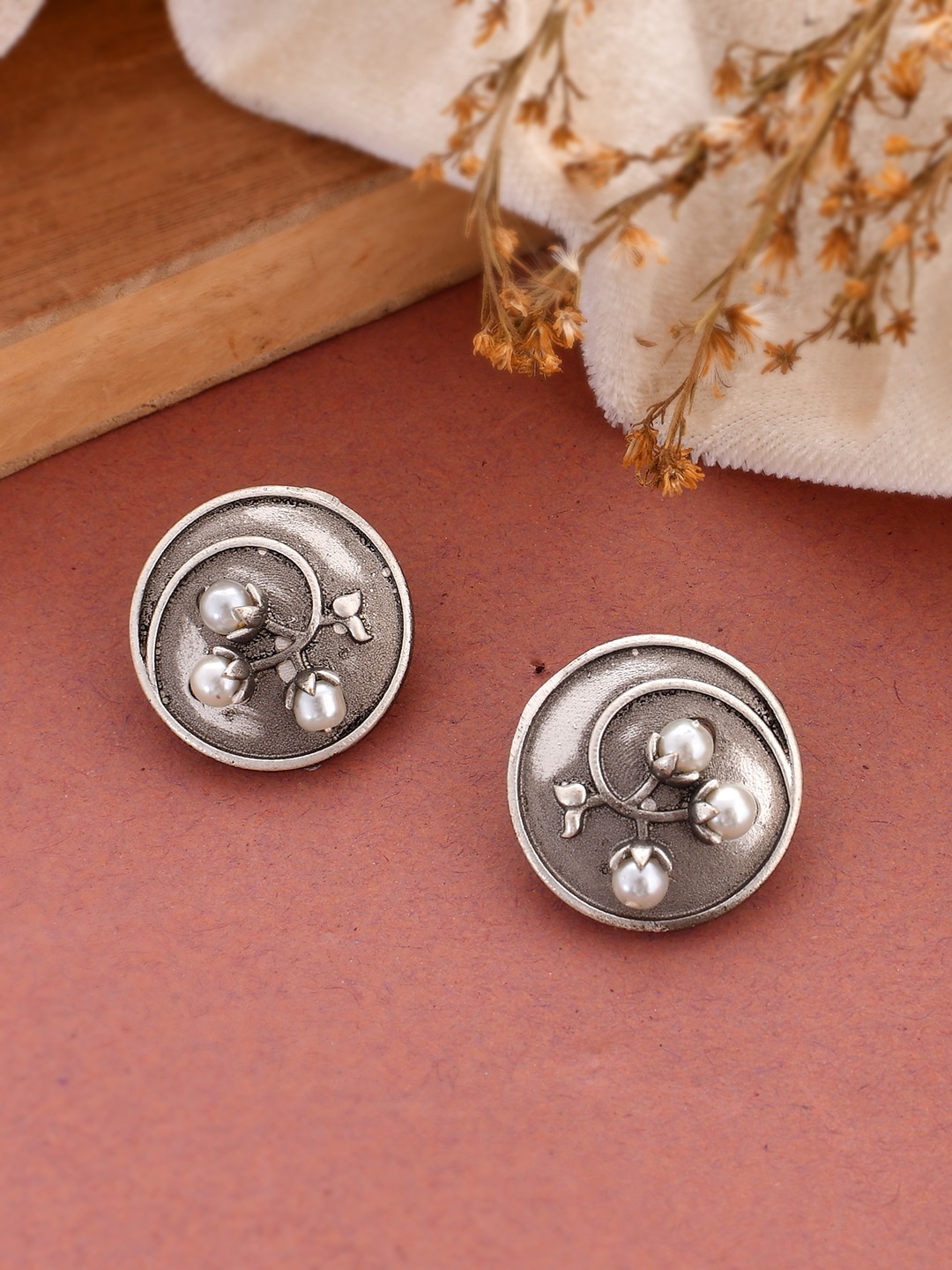 

DASTOOR Silver-Plated Circular Shaped Studs Earrings