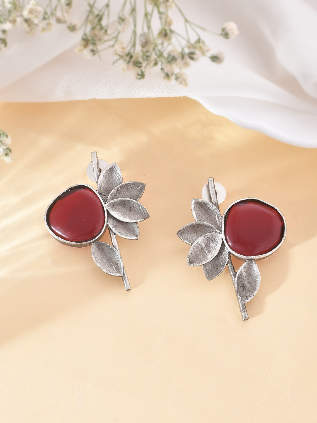 

DASTOOR Silver-Plated Contemporary Oxidised Studs Earrings