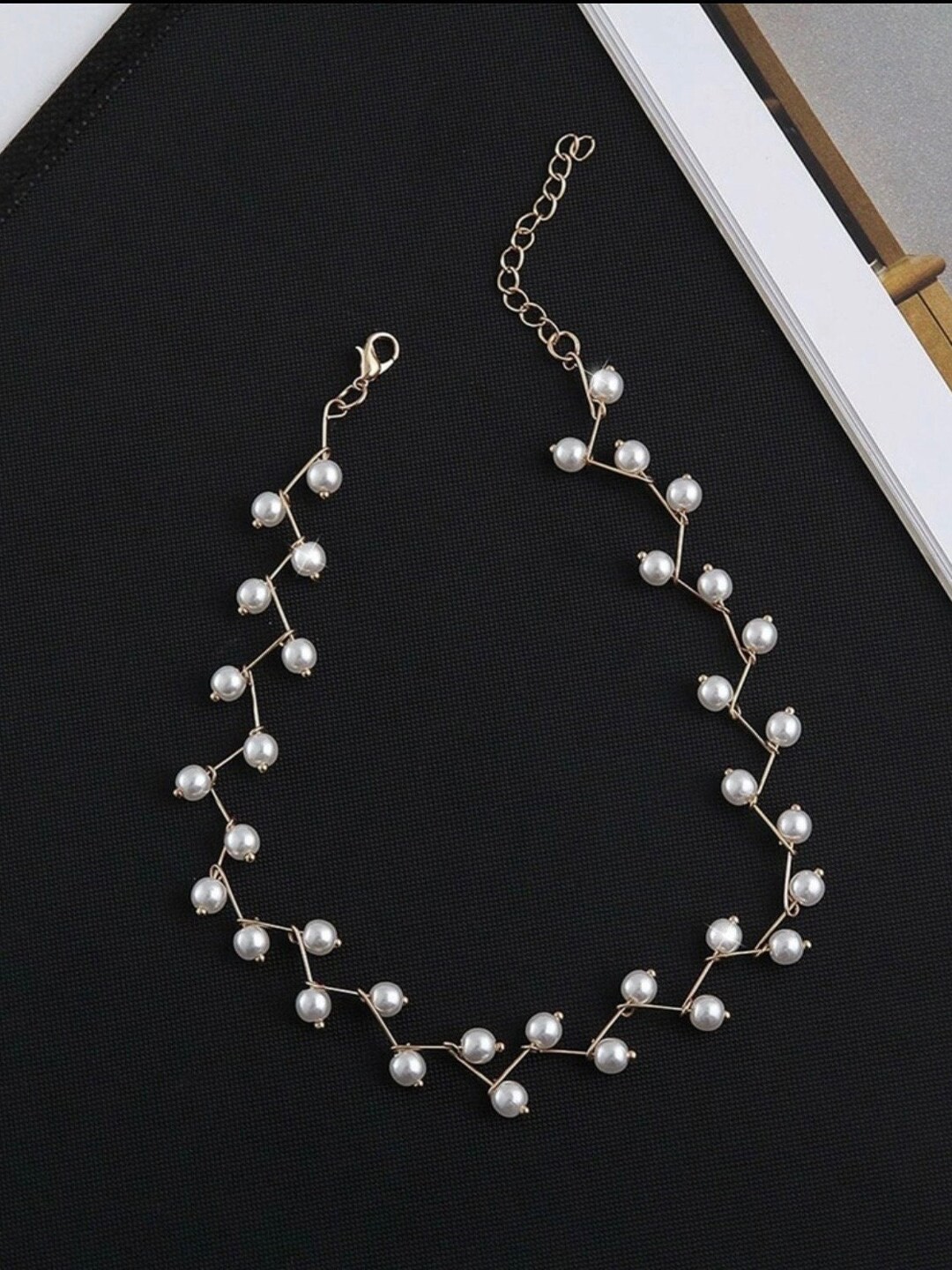 

VAGHBHATT Gold-Plated Choker Necklace, White