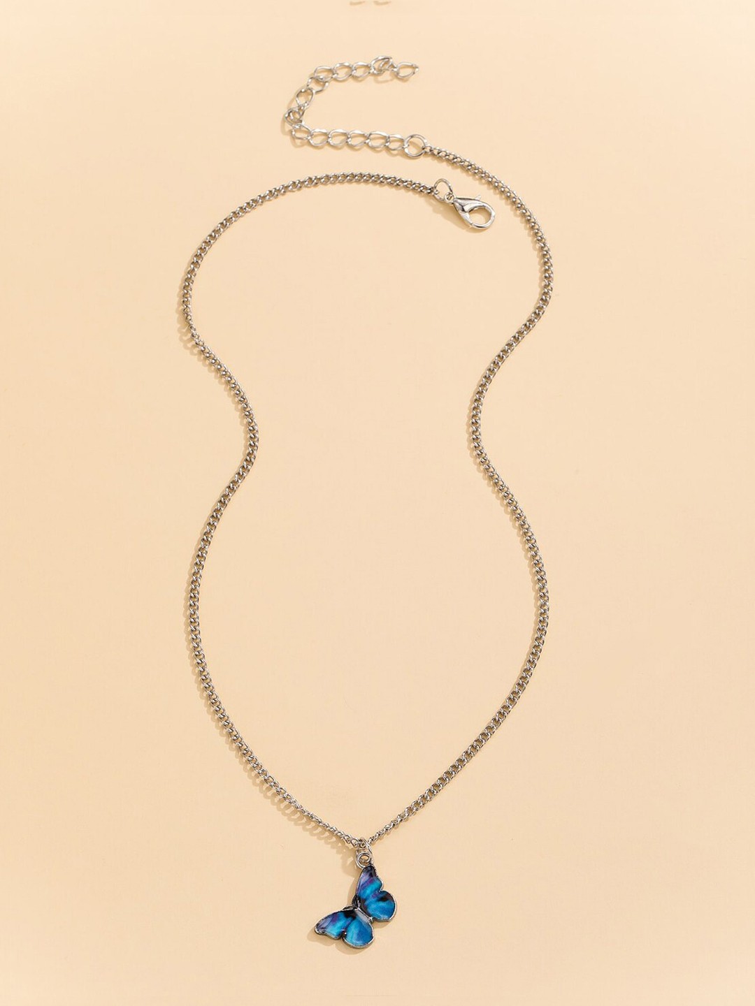 

VAGHBHATT Silver-Plated Butterfly Shaped Pendant With Chain