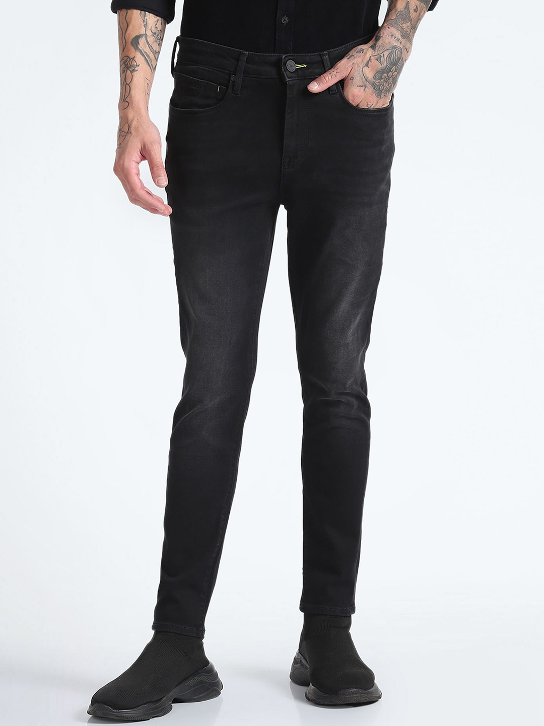 

Flying Machine Men Skinny Fit Light Fade Stretchable Jeans, Black