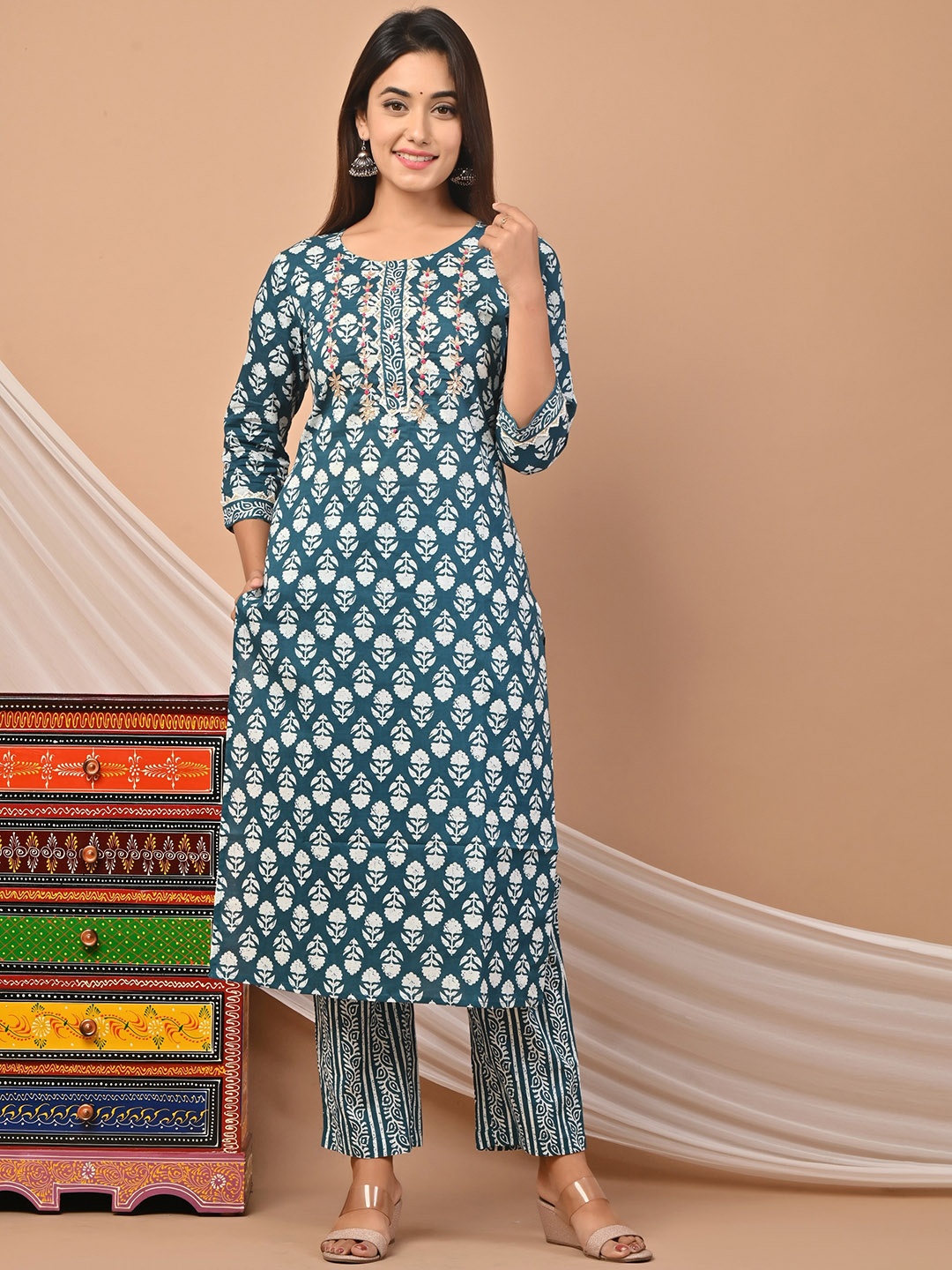 

PUKHYA Floral Printed Regular Thread Work Pure Cotton Kurta With Trousers, Turquoise blue