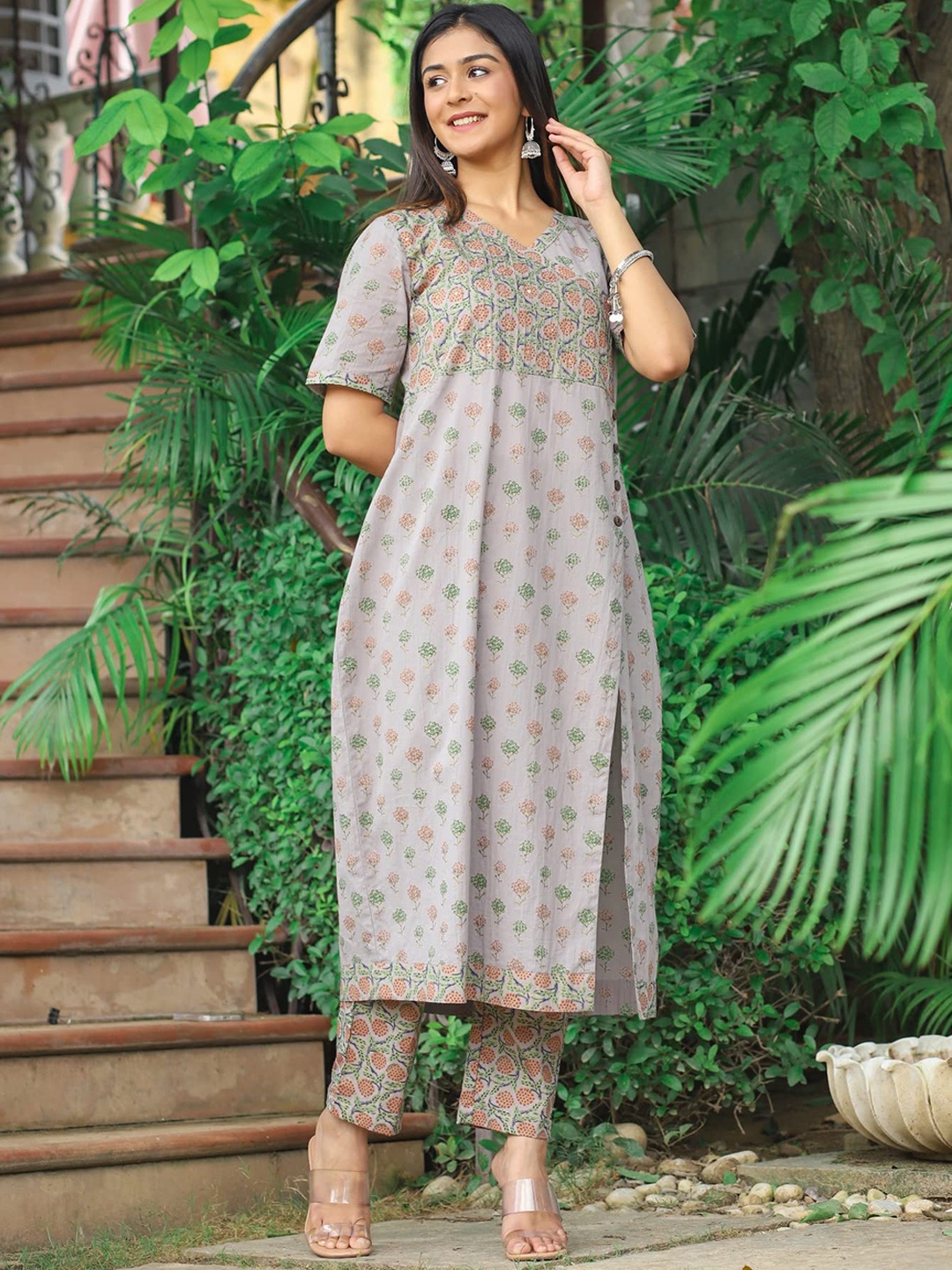 

PUKHYA Women Grey Ethnic Motifs Printed Regular Pure Cotton Kurta with Trousers