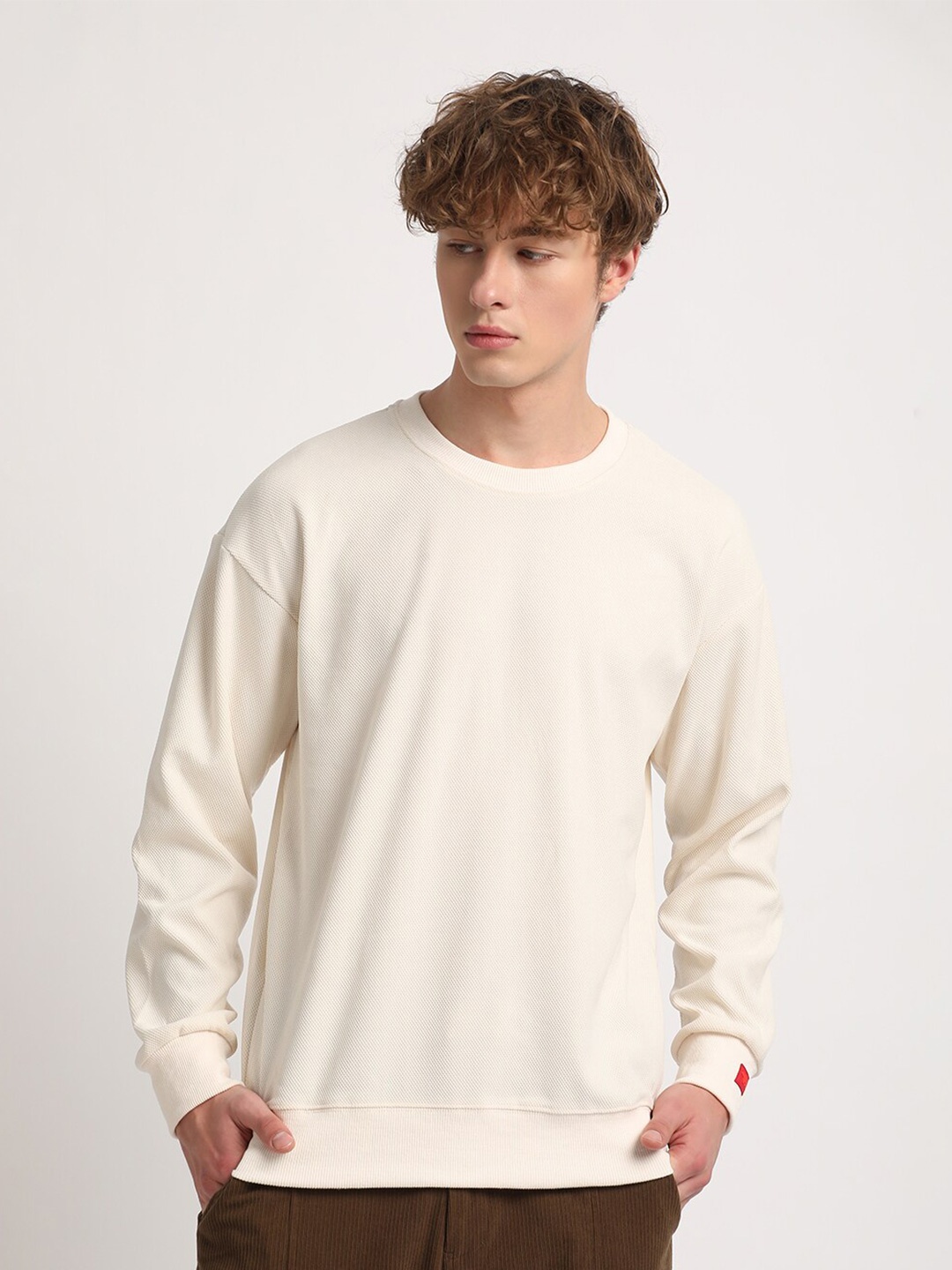 

THE BEAR HOUSE Relaxed Fit Pullover, Cream