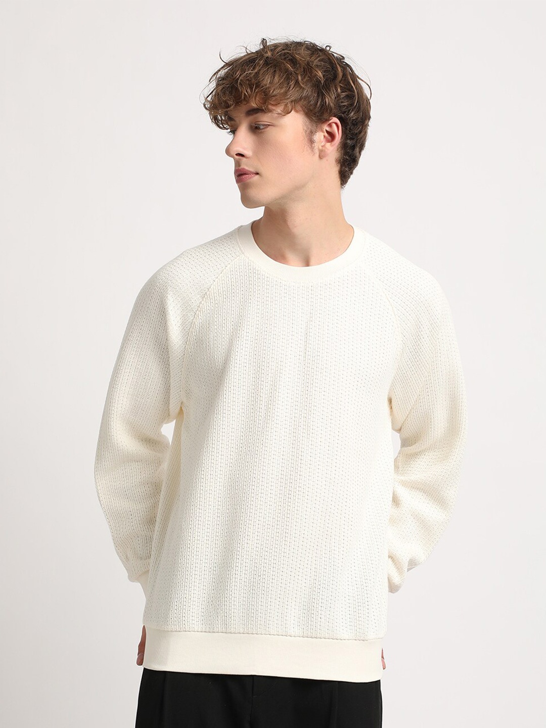 

THE BEAR HOUSE Relaxed Fit Pullover, Cream