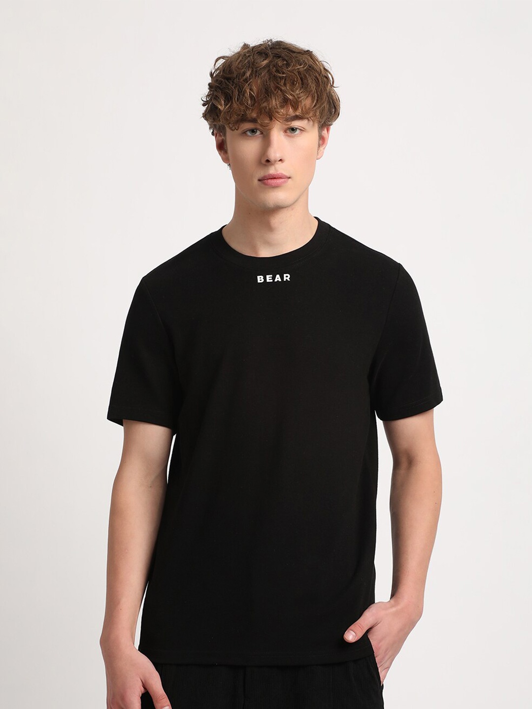 

THE BEAR HOUSE Slim Fit Round Neck T-shirt, Black