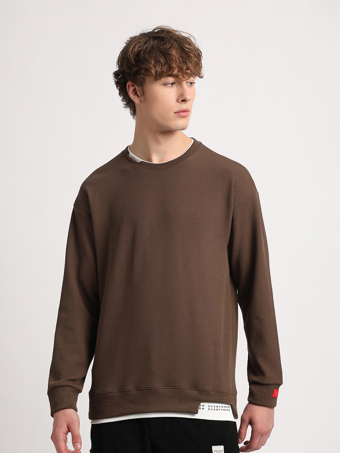 

THE BEAR HOUSE Round Neck Long Sleeves Relaxed Fit T-shirt, Brown