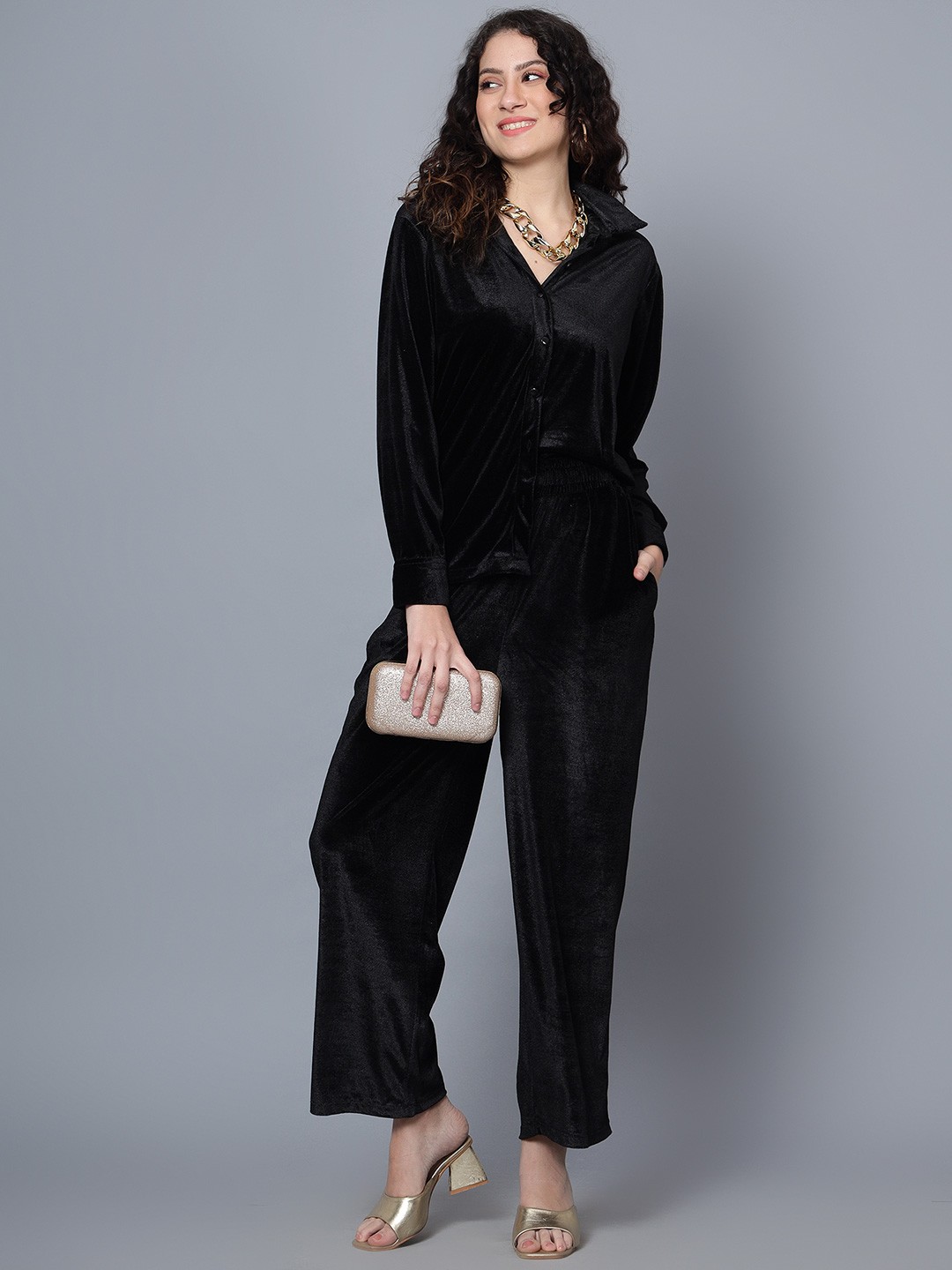 

ANVI Be Yourself Black Shirt Collar Velvet Shirt With Trousers