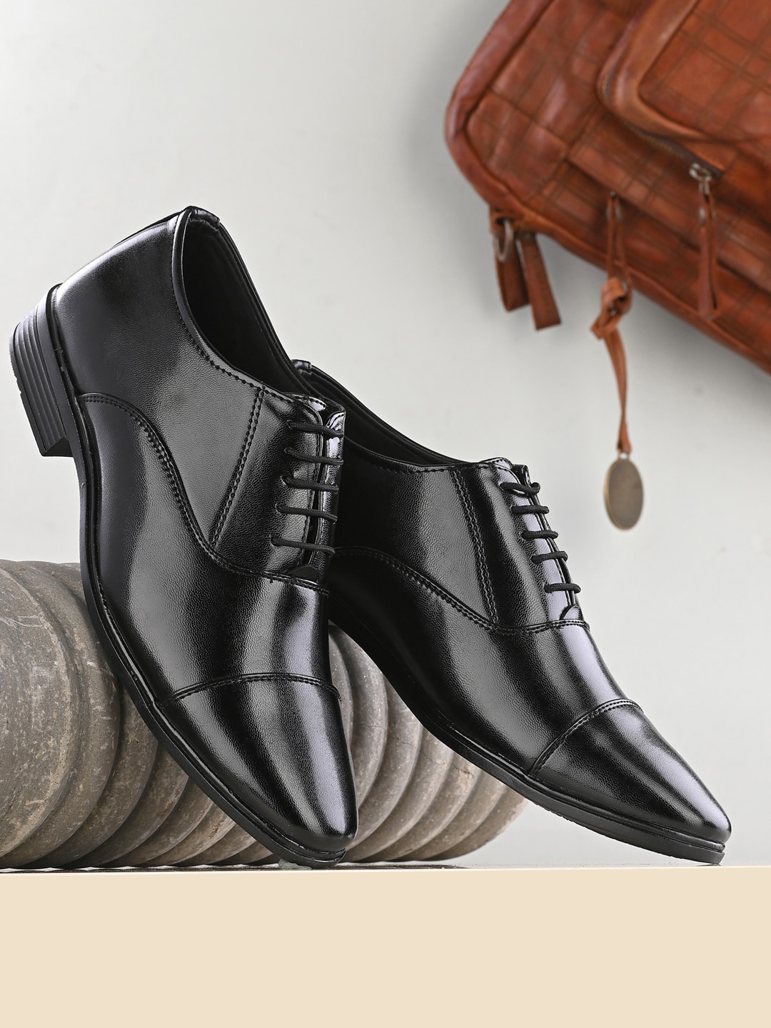 

INVICTUS Men Formal Oxfords, Black