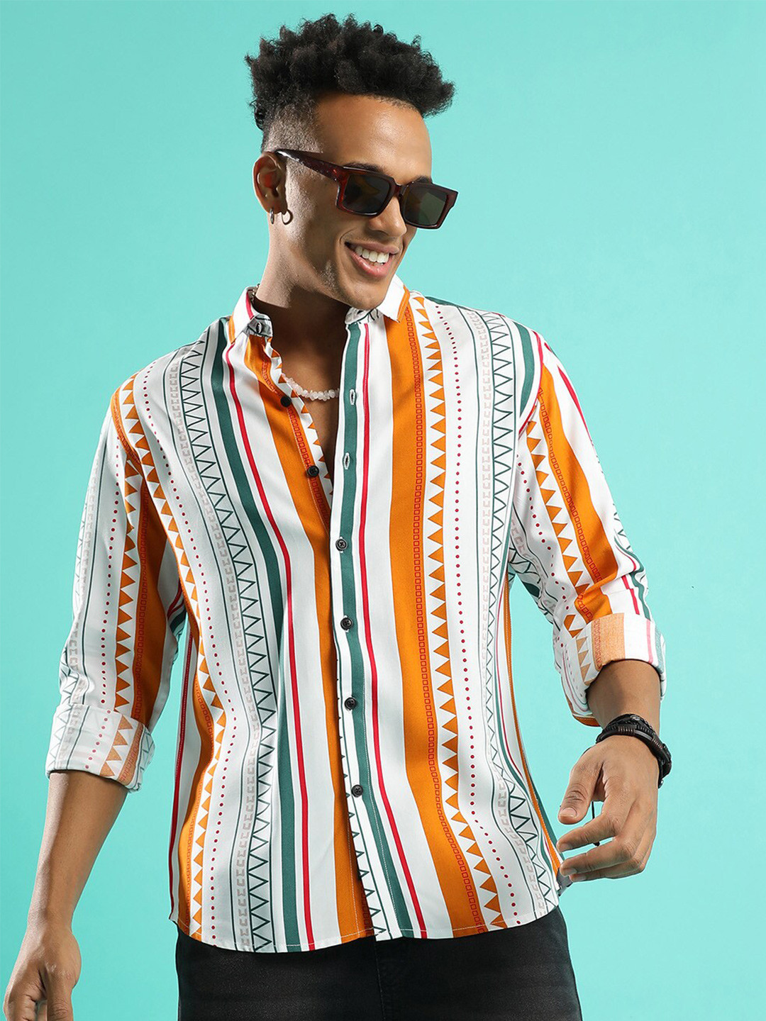 

Campus Sutra White Classic Geometric Printed Casual Shirt