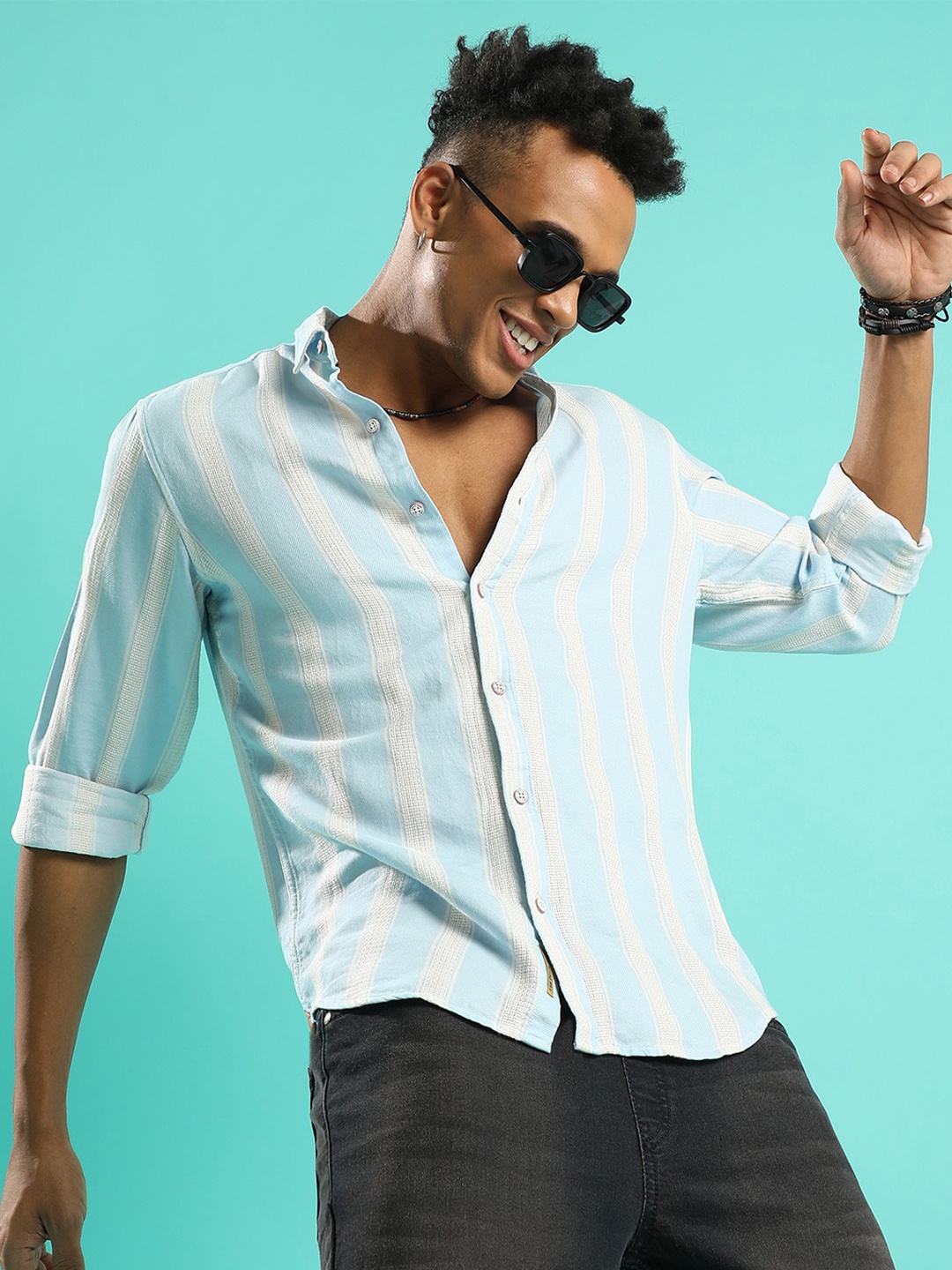 

Campus Sutra Classic Striped Spread Collar Casual Shirt, Blue