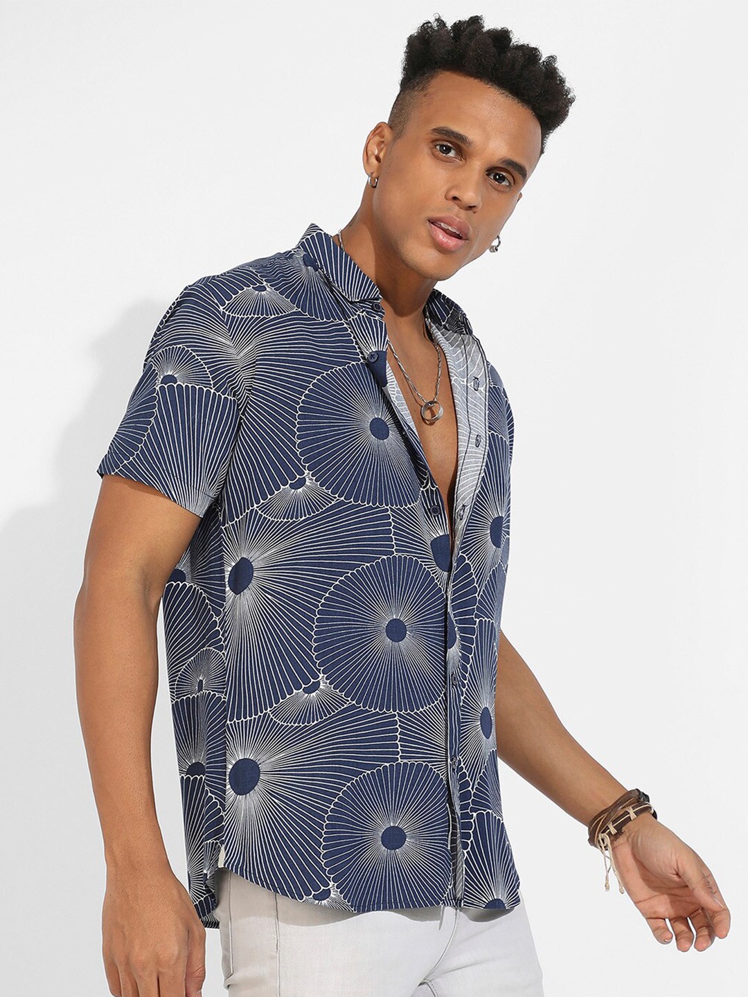 

Campus Sutra Navy Blue Classic Floral Printed Casual Shirt