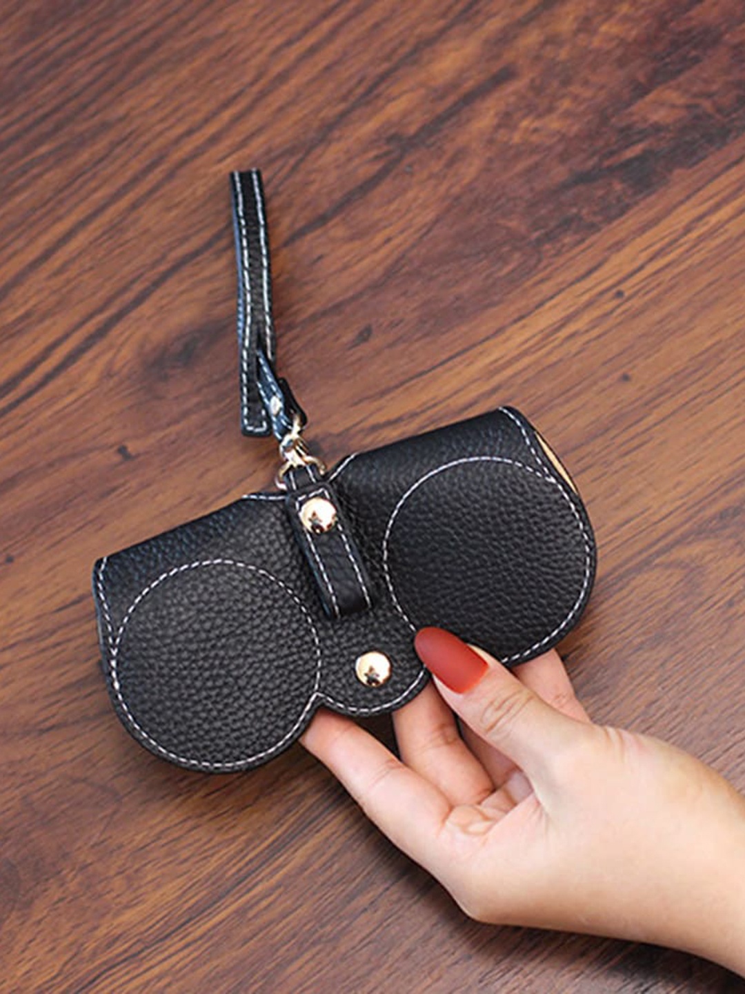 

Awestuffs Soft PU Leather Sunglass Case (Black)