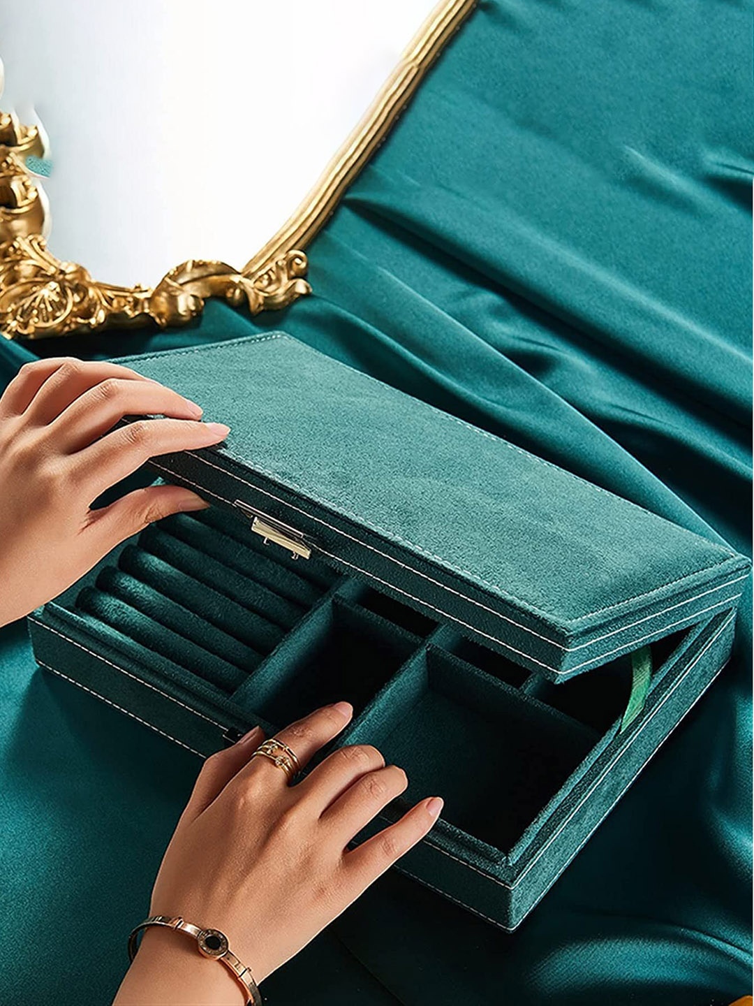 

Awestuffs Green Velvet Extra Large Jewellery Organiser