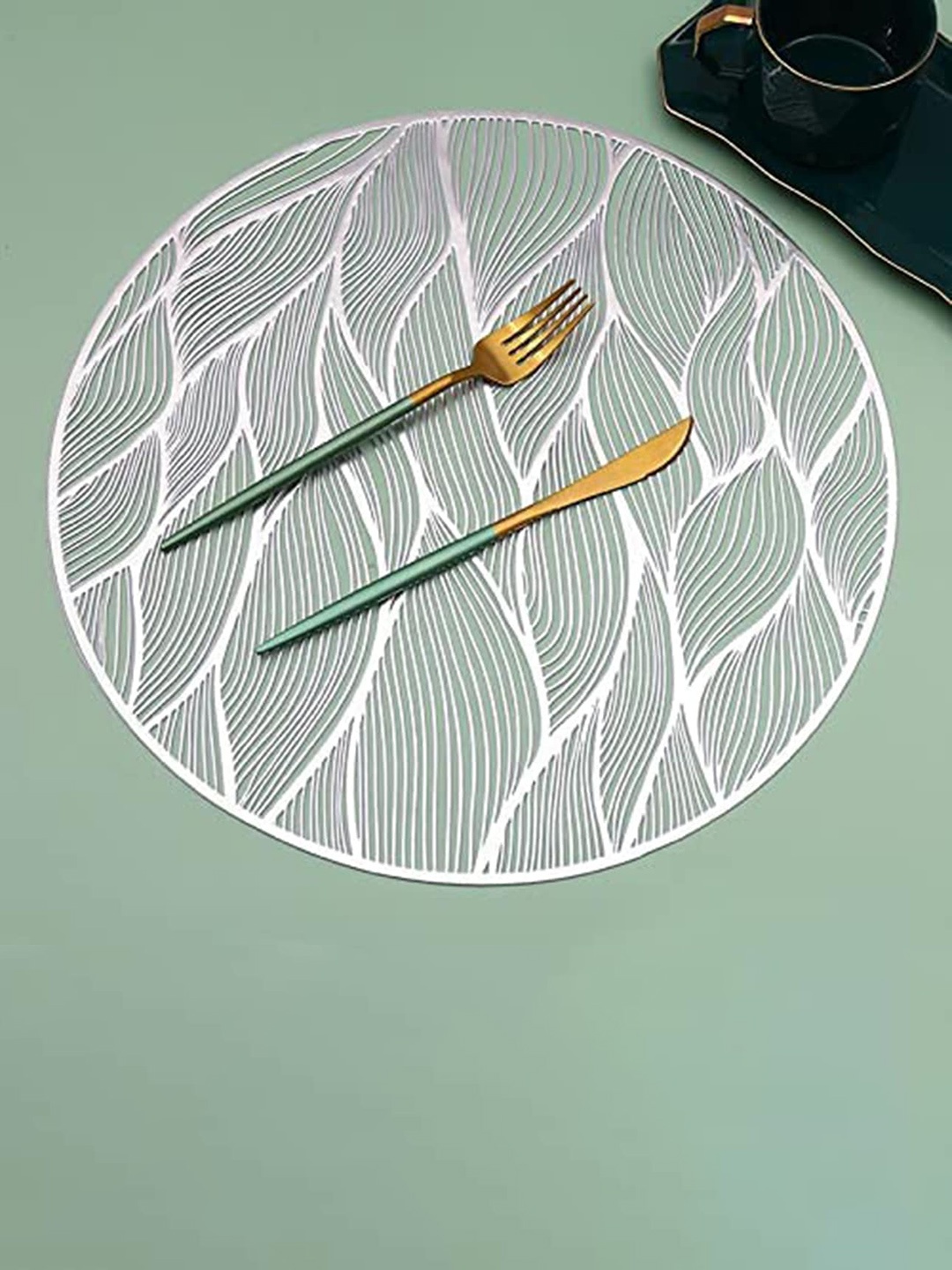 

Dakshya Industries Silver Toned 4 Pieces Geometric Round Table Placemats