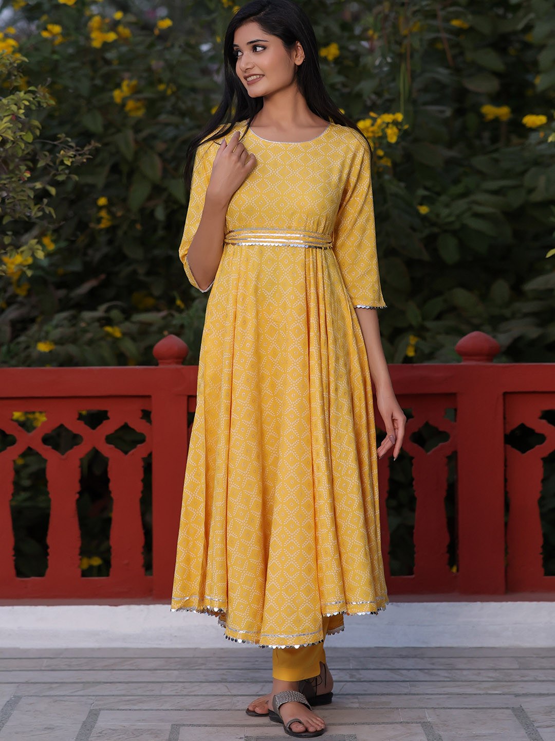 

KASYA Ethnic Motifs Printed Round Neck Anarkali Kurta with Trousers With Belt, Yellow