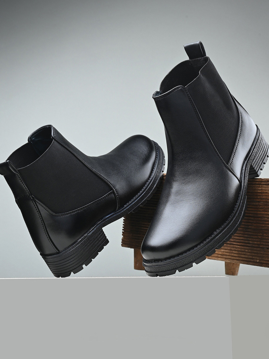 

Roadster Women Chelsea Boots, Black