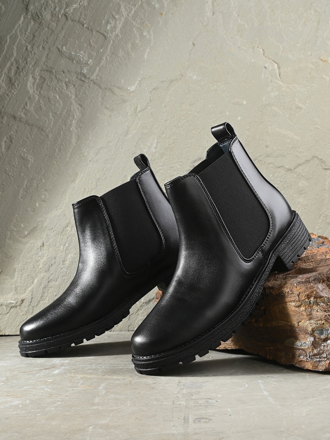 

Roadster Women Chelsea Boots, Black