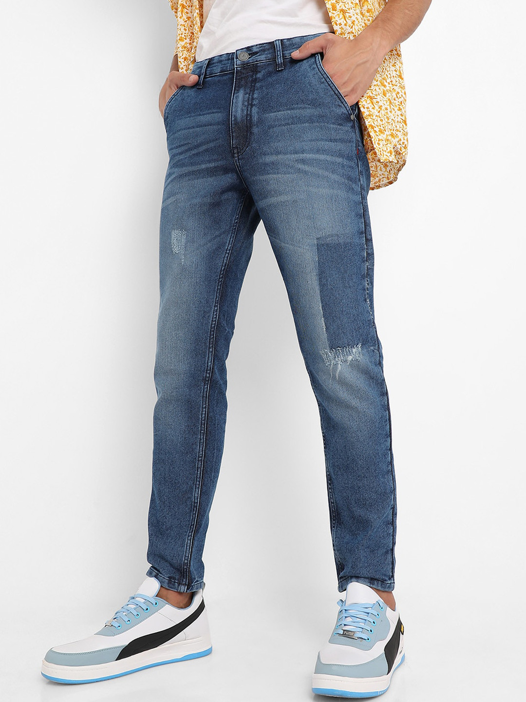 

Campus Sutra Men Smart Low Distress Light Fade Stretchable Jeans, Blue