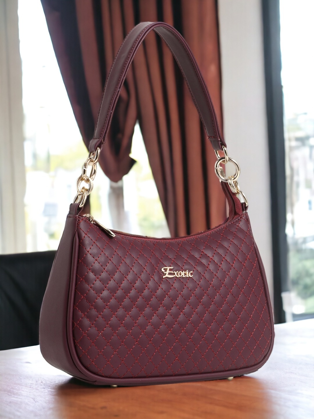 

Exotic Textured Structured Handheld Bag with Quilted, Maroon