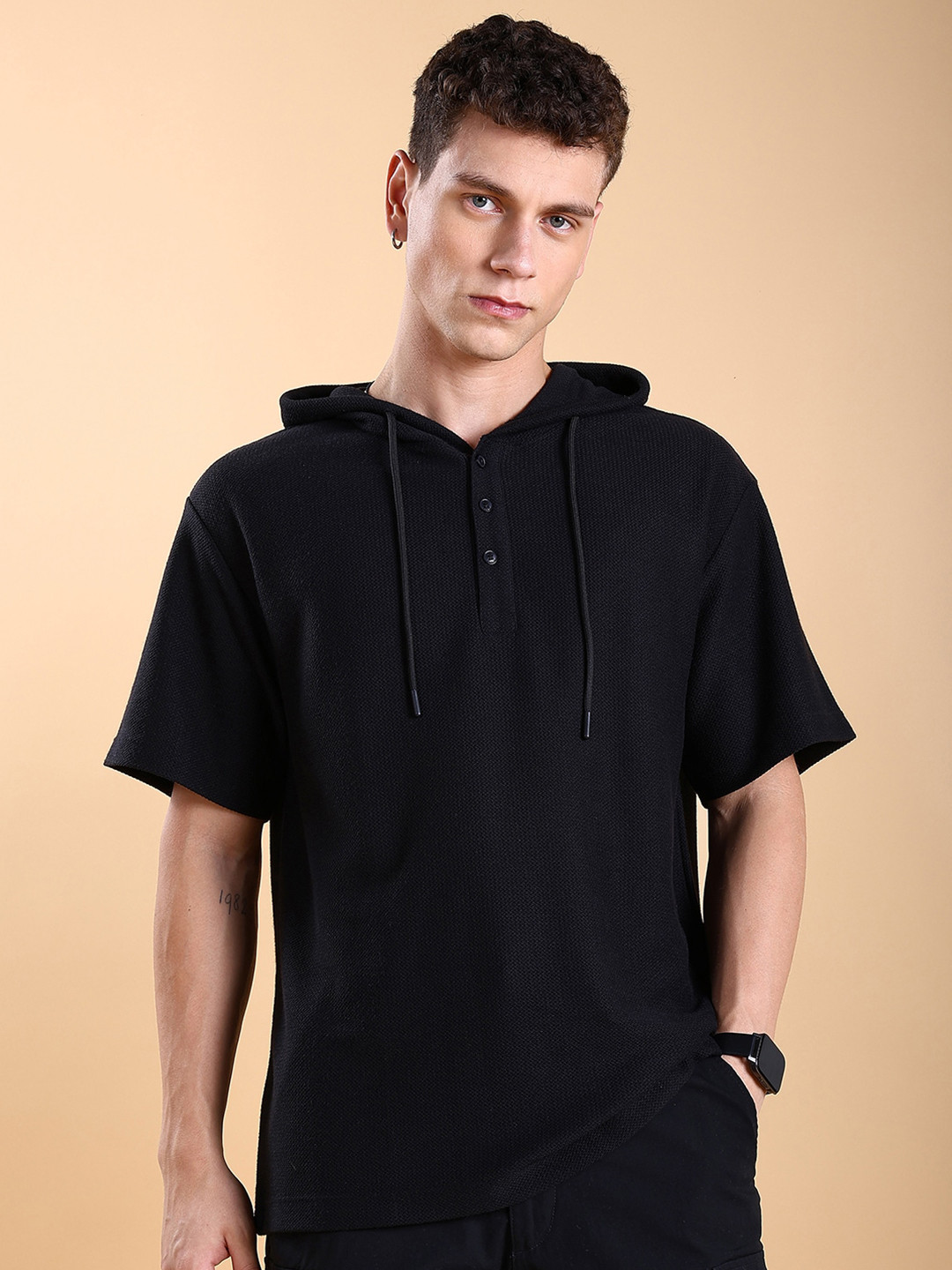 

HIGHLANDER Hooded Popcorn Structured Oversized T-shirt, Black