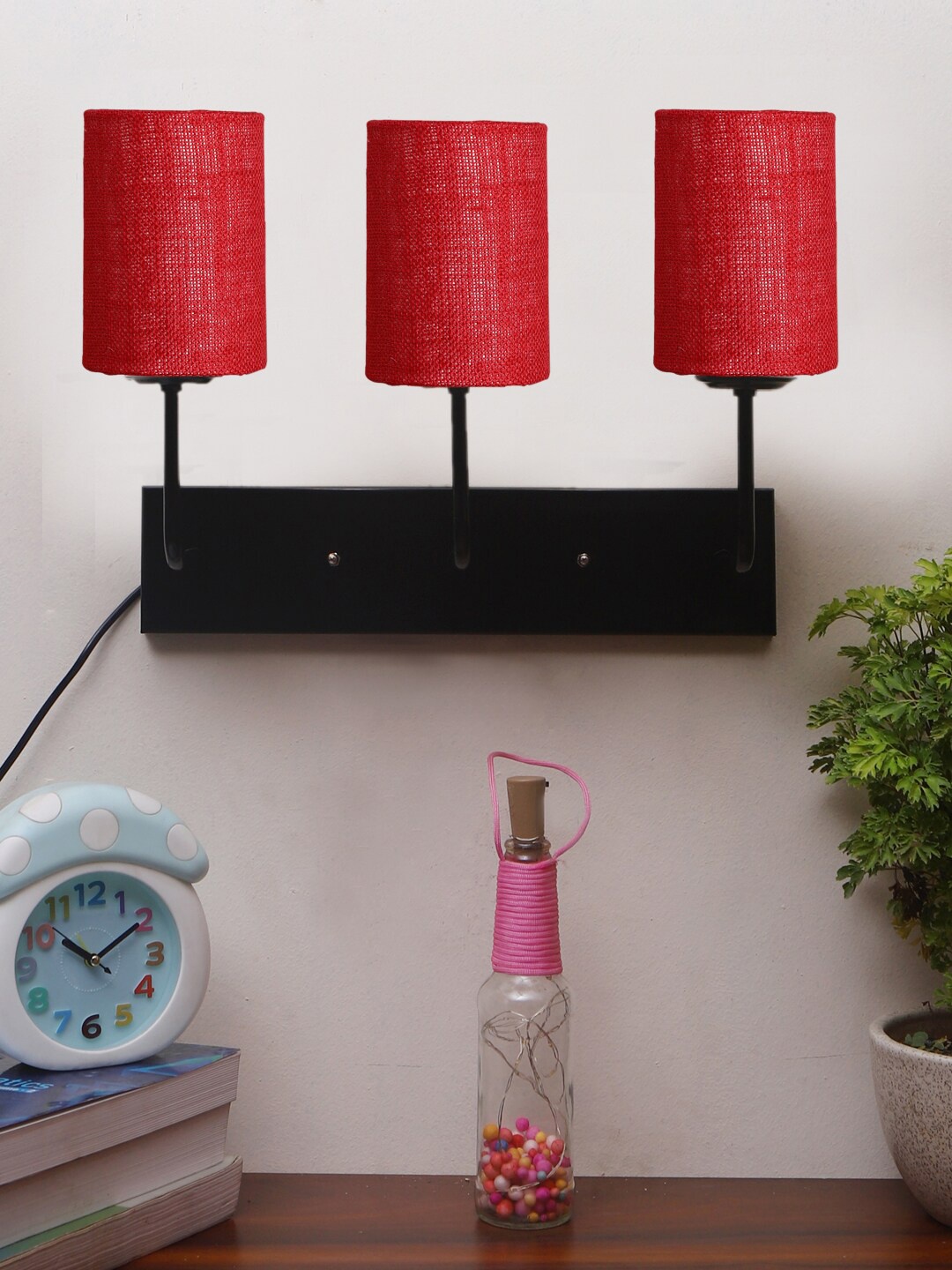 

Devansh Maroon Cylindrical Jute Cluster Wall-Mounted Lamp