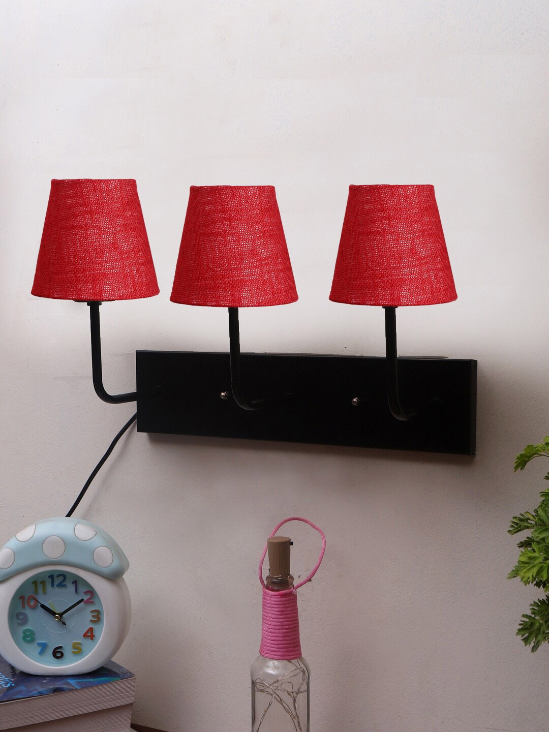 

Devansh Maroon & Black Jute Cluster Wall-Mounted Lamp
