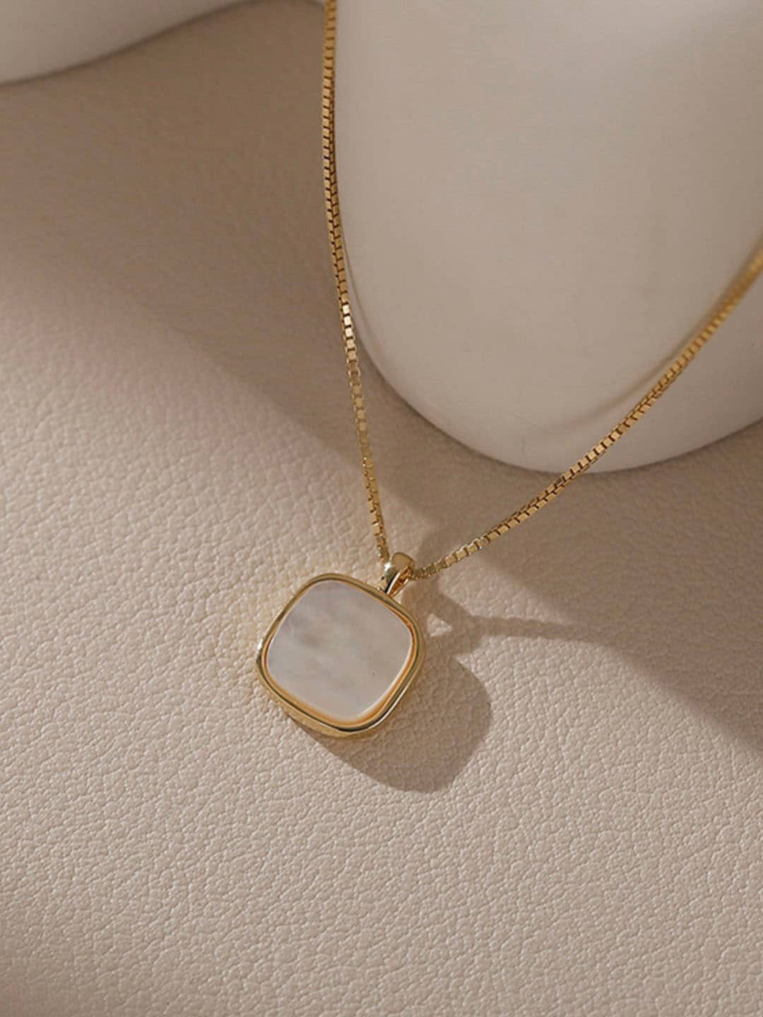 

FIMBUL Gold-Plated Square Stone Pendant Chain