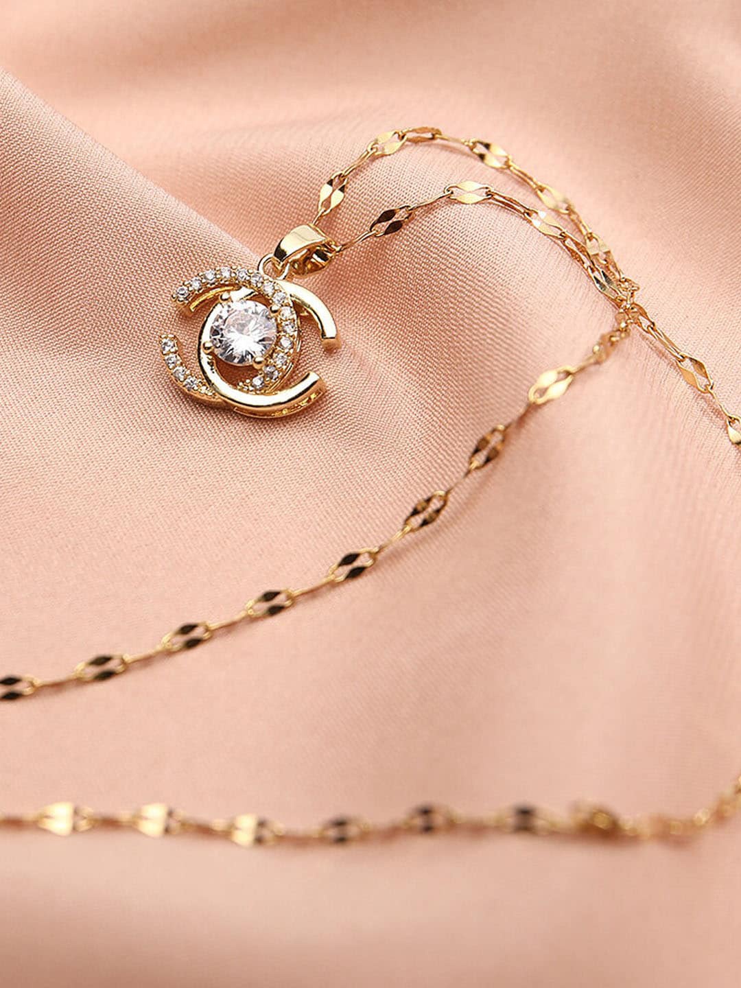 

FIMBUL Gold-Toned Double C Pendant Necklace