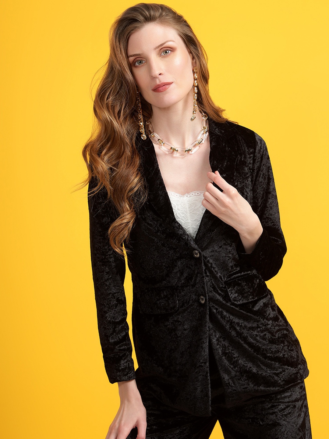 

Golden Kite Notched Lapel Single Breasted Velvet Blazer, Black