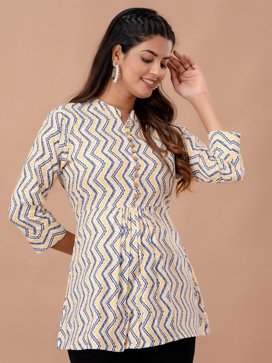 

FERANOID Chevron Printed Pure Cotton Kurti, Yellow