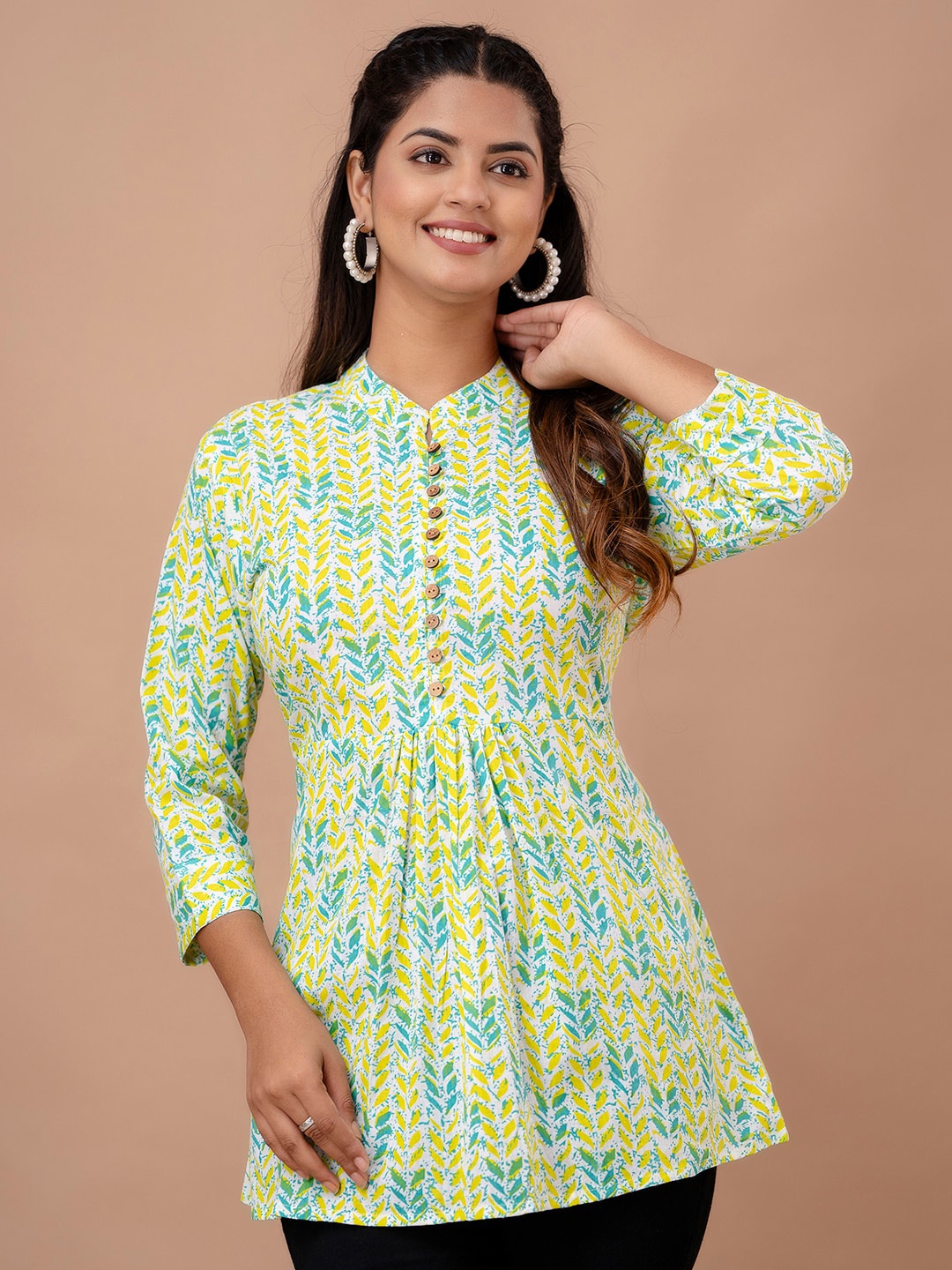 

FERANOID Floral Printed Pure Cotton Kurti, Lime green