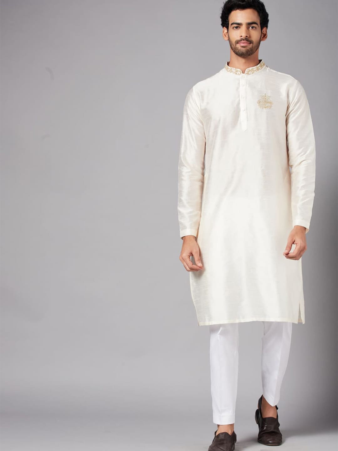 

HILO DESIGN Mandarin Collar Thread Work Silk Kurta, Off white