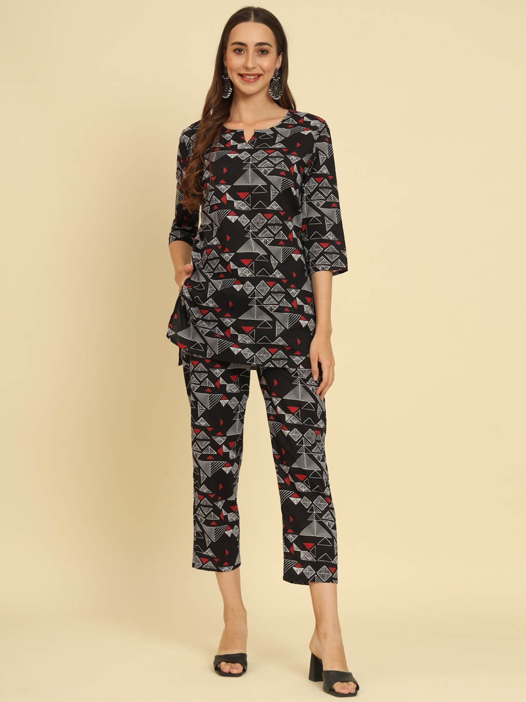 

Sutidora Geometric Printed Regular Pure Cotton Kurti with Trousers, Black