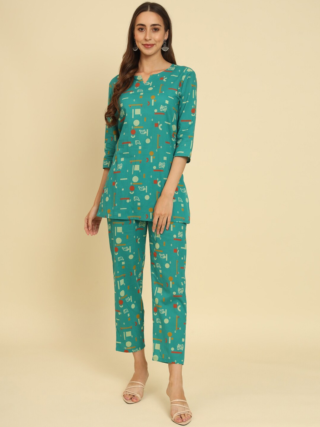 

Sutidora Geopmetric Printed Regular Pure Cotton Kurti with Trousers, Green