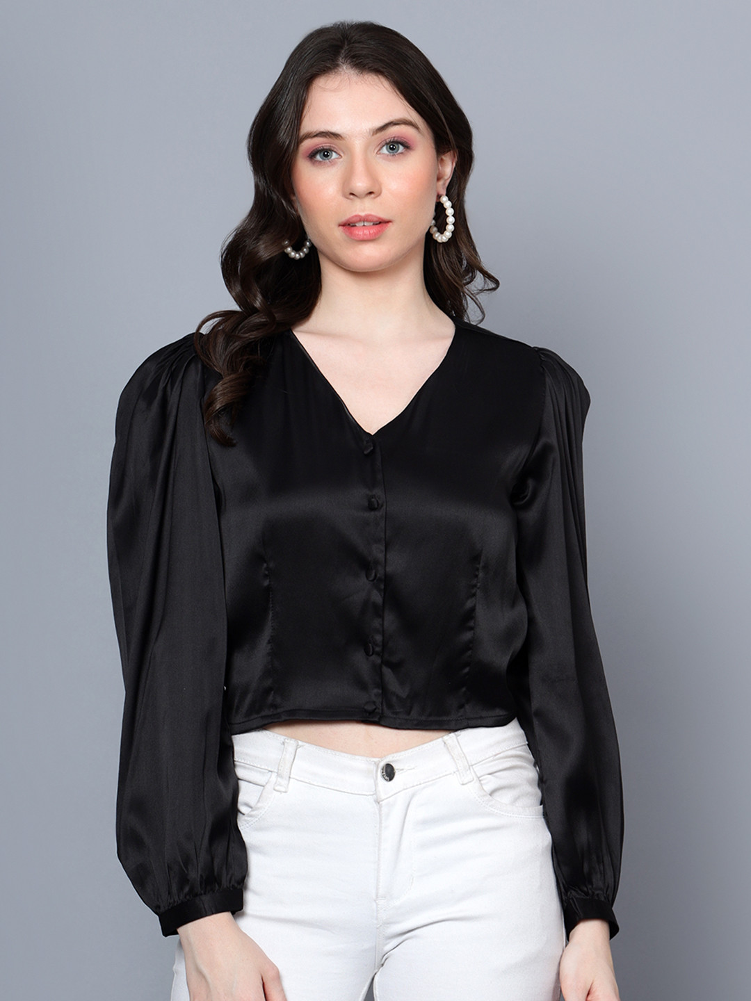 

ANVI Be Yourself Solid V Neck Puff Sleeve Buttoned Short Top, Black