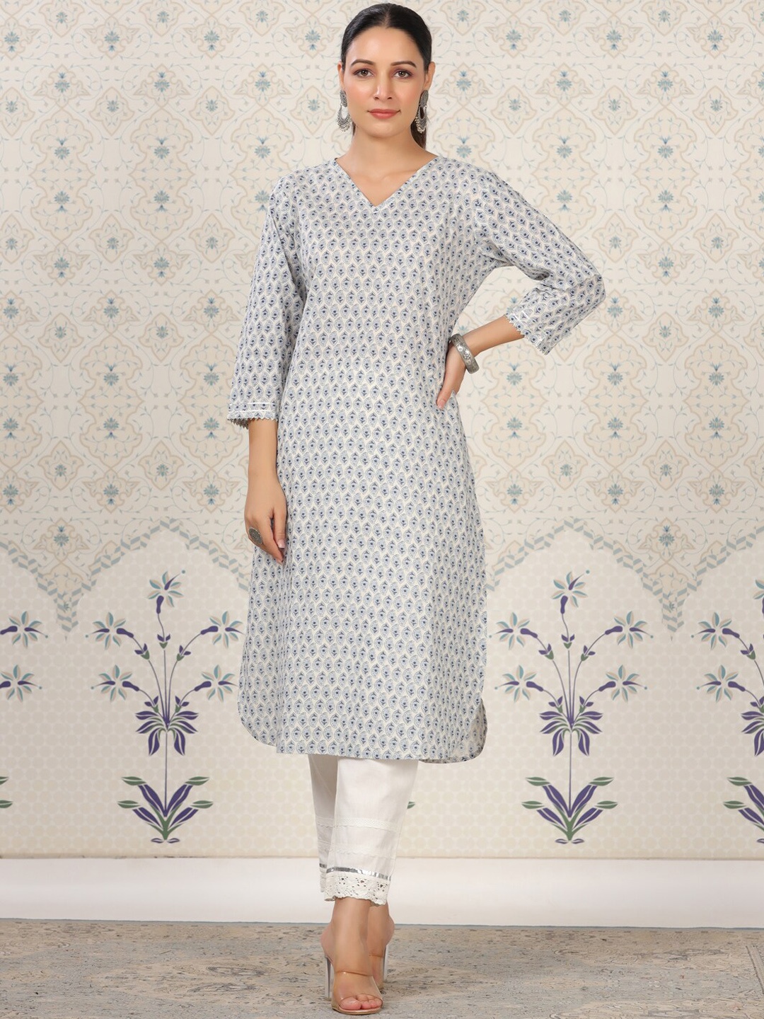 

Ode by House of Pataudi Floral Printed Straight Pure Cotton Kurta, White