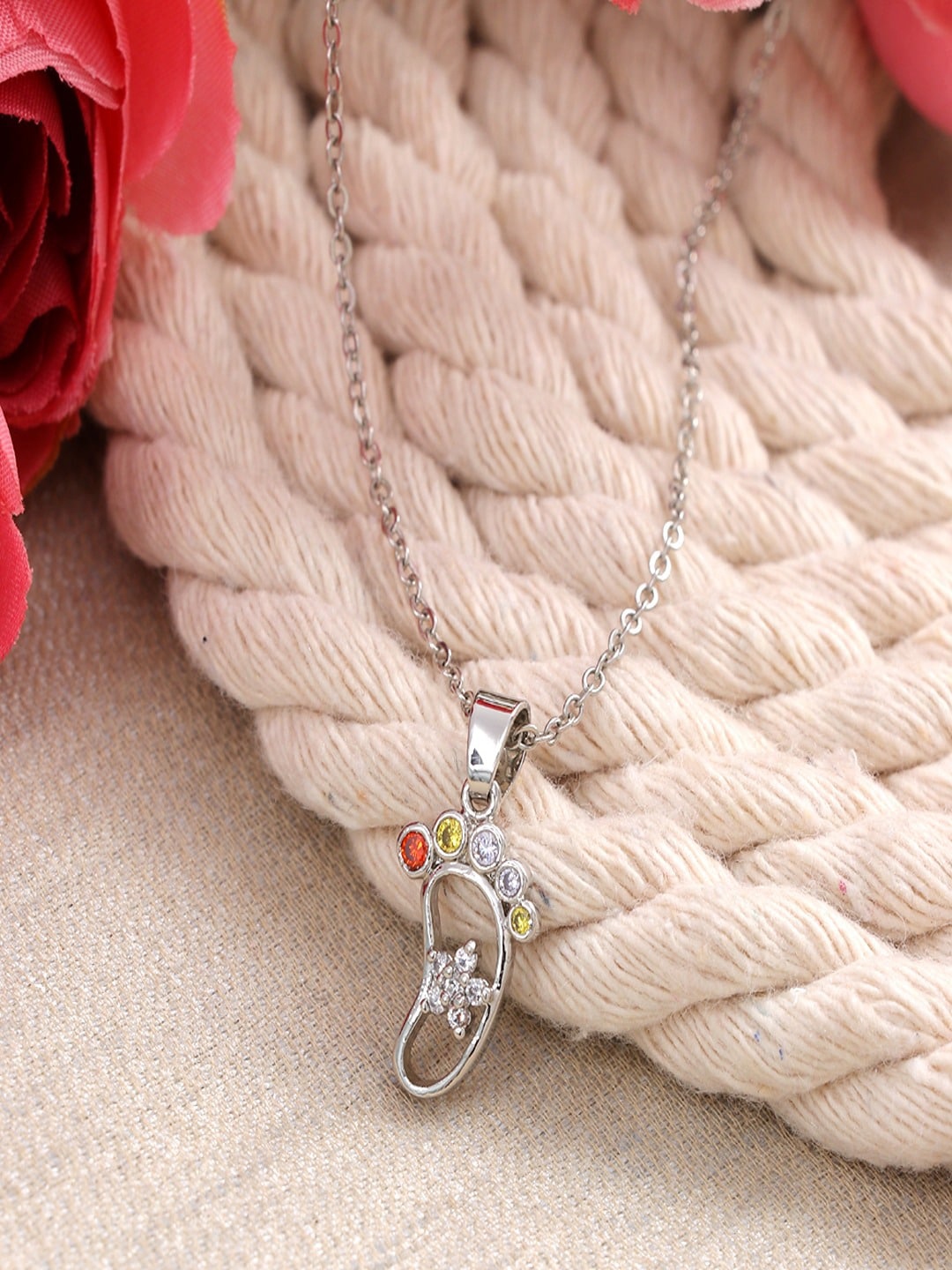 

UNIVERSITY TRENDZ Silver Plated Pendant With Chain
