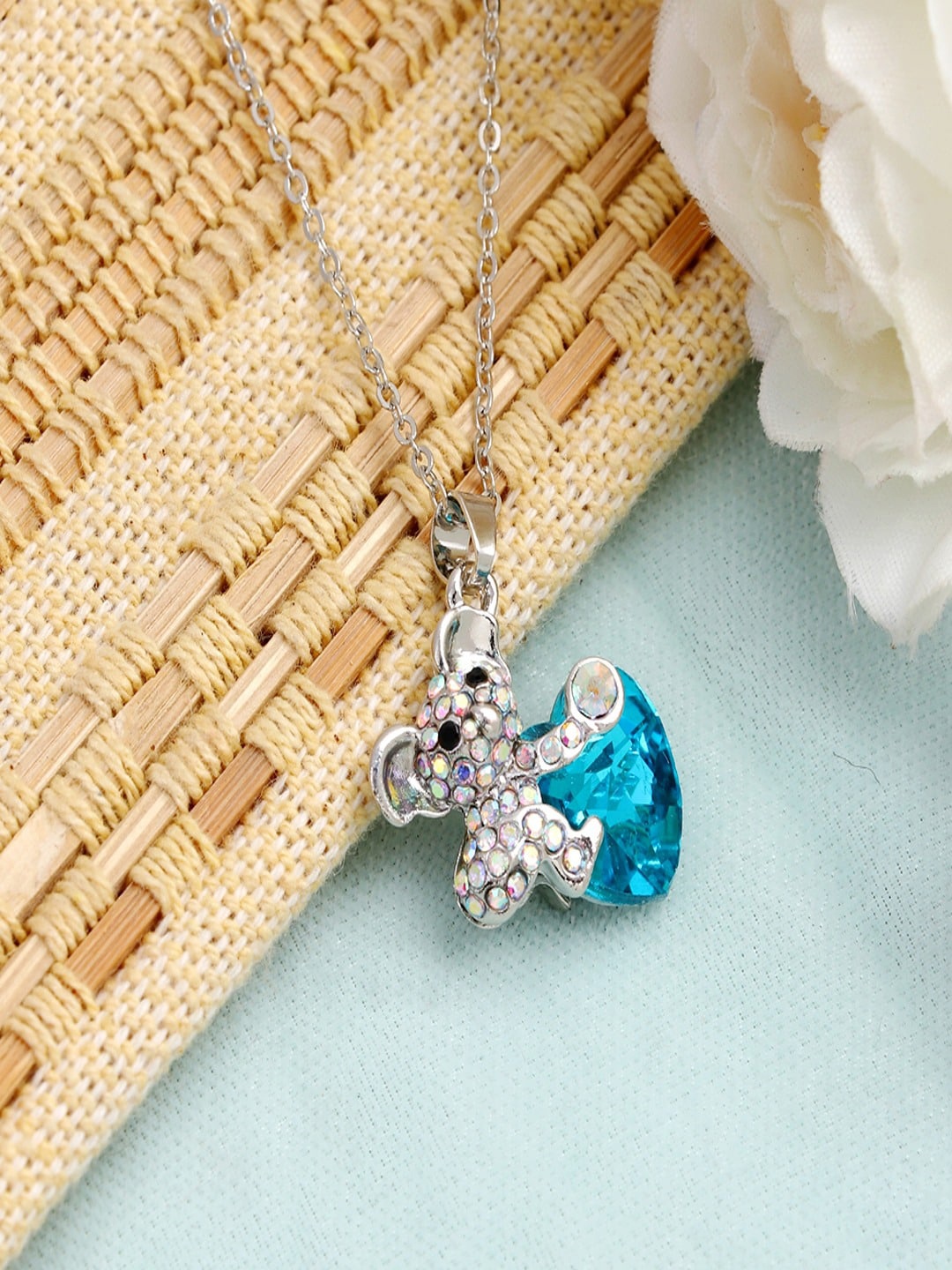 

UNIVERSITY TRENDZ Silver Plated Pendant With Chain