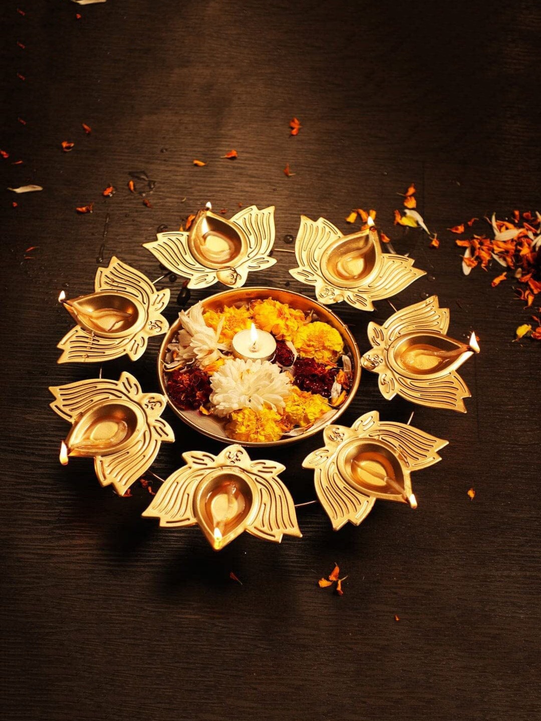 

DULI Gold-Toned Lotus Shaped Diyas